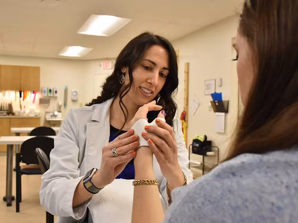 Hand Beacon Orthopedics doctor setting a splint for a hand injury in urgent care