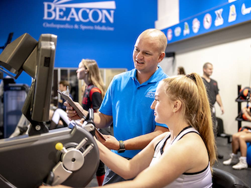 Beacon Orthopedics doctor reviewing patients progress in rehab